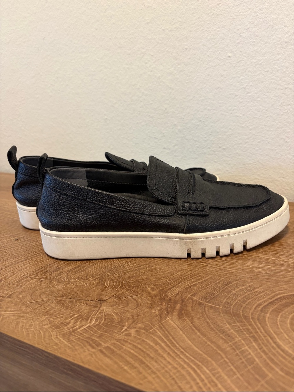 Vionic Black Leather Slip-On Penny Loafer Sneaker (B7)